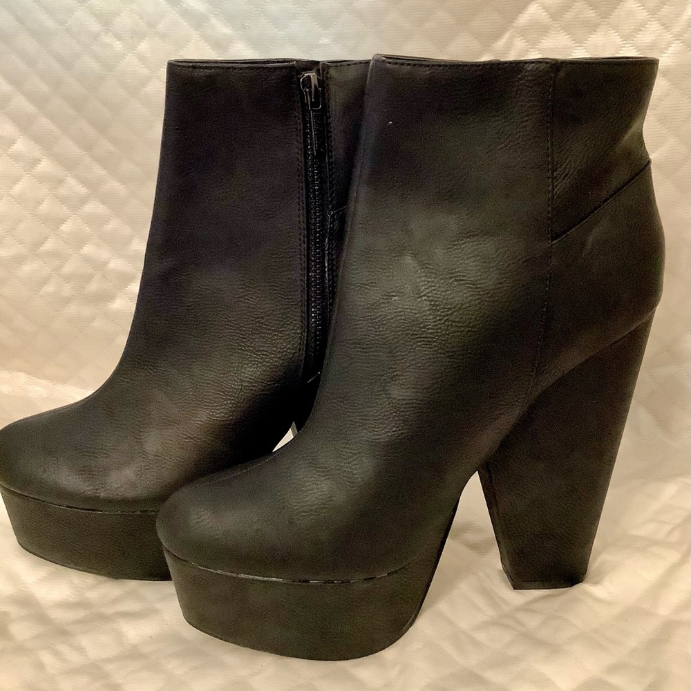 NIB MICHAEL ANTONIO “Matthew” Black Heeled Boot